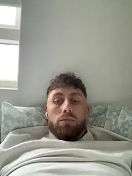 Snapshot of Cata9407 chatting on 11/30/25, 11:33 Cata9407 online show from 11/30/25, 11:33