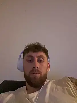 Snapshot of Cata9407 chatting on 12/04/25, 09:47 Cata9407 online show from 12/04/25, 09:47