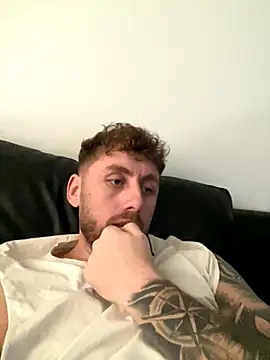 Snapshot of Cata9407 chatting on 12/03/25, 11:42 Cata9407 online show from 12/03/25, 11:42