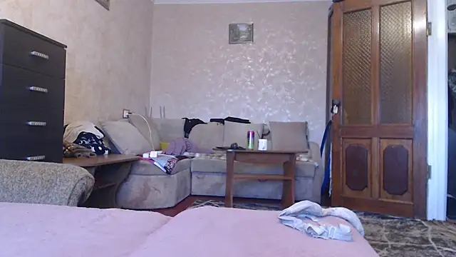 Amy August online show from 11/22/25, 09:41