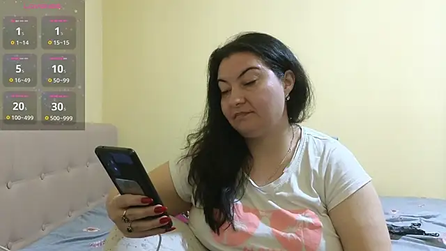 Snapshot of BBW_MILF_4U chatting on 03/01/25, 05:38 BBW MILF 4U online show from 03/01/25, 05:38