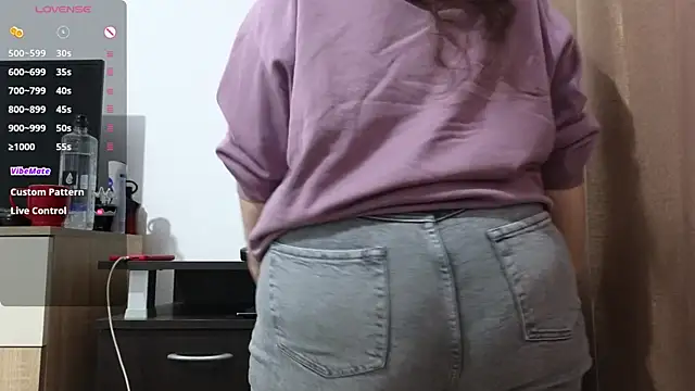 Snapshot of BBW_MILF_4U chatting on 04/27/26, 09:18 BBW MILF 4U online show from 04/27/26, 09:18