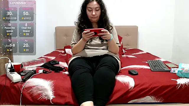 Snapshot of BBW_MILF_4U chatting on 10/19/25, 07:44 BBW MILF 4U online show from 10/19/25, 07:44
