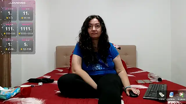 Snapshot of BBW_MILF_4U chatting on 10/18/25, 08:27 BBW MILF 4U online show from 10/18/25, 08:27
