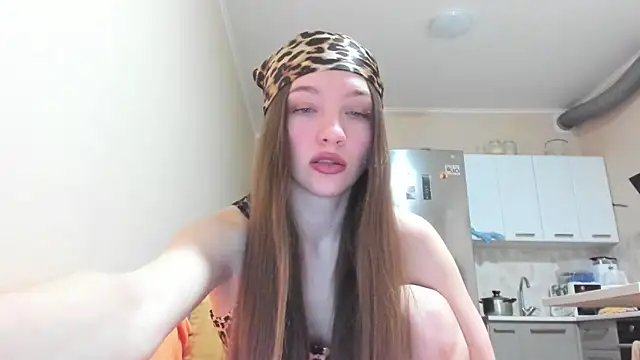 Snapshot of Naughty_Molly chatting on 03/27/26, 04:30 Naughty Molly online show from 03/27/26, 04:30