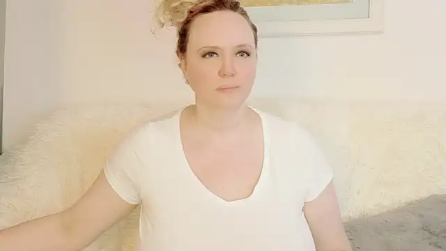 Snapshot of Sarah4you chatting on 06/29/26, 08:30 Sarah4you online show from 06/29/26, 08:30