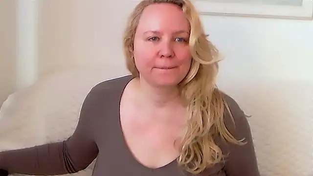 Sarah4you online show from 10/24/25, 02:16