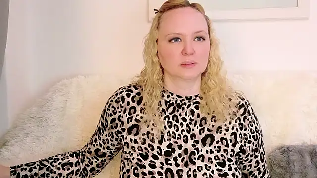 Sarah4you online show from 04/30/26, 08:49