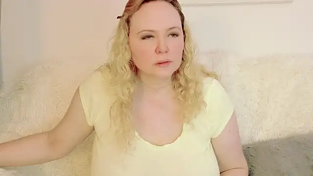 Snapshot of Sarah4you chatting on 06/30/26, 08:42 Sarah4you online show from 06/30/26, 08:42