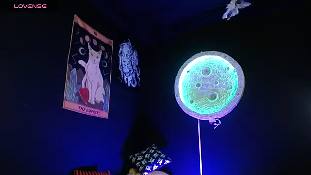 girl intense444 online show from 12/04/25, 01:10