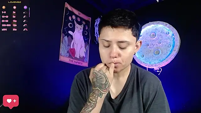 girl intense444 online show from 02/10/26, 12:48