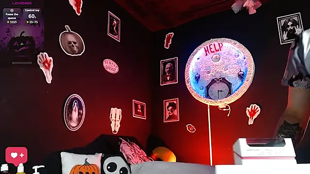 girl intense444 online show from 10/21/25, 12:37