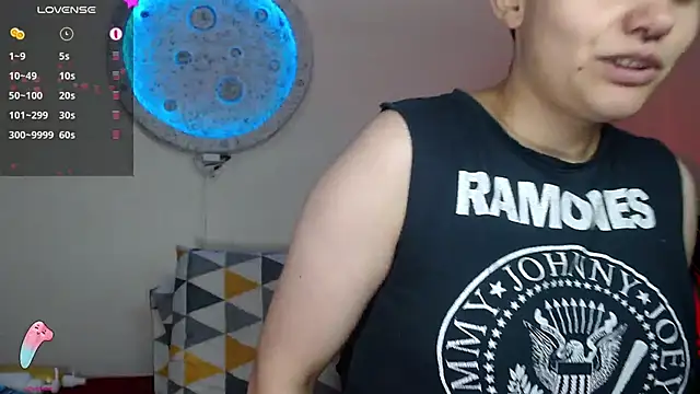 girl intense444 online show from 03/18/25, 04:17