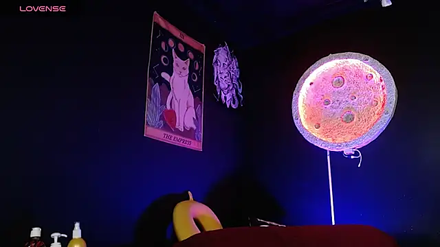 girl intense444 online show from 11/08/25, 12:31