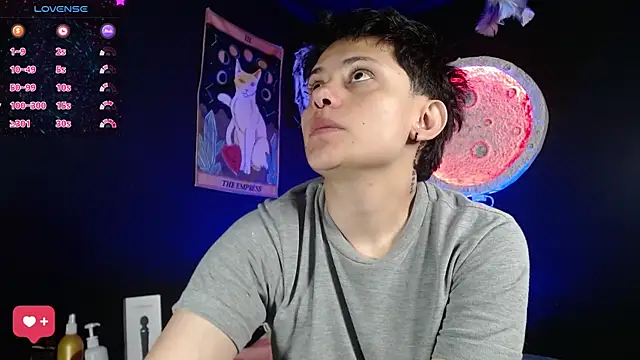 Snapshot of girl_intense444 chatting on 05/25/26, 12:48 girl intense444 online show from 05/25/26, 12:48