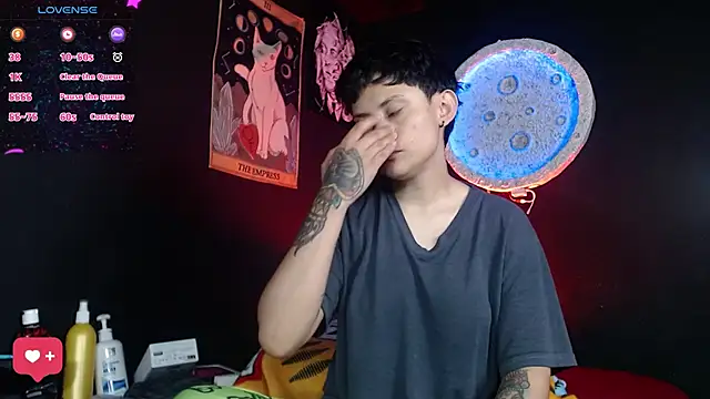 girl intense444 online show from 06/17/26, 01:54