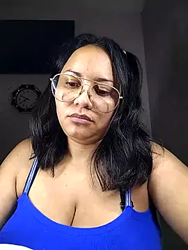 Snapshot of sharon_1 chatting on 10/18/25, 02:57 sharon 1 online show from 10/18/25, 02:57
