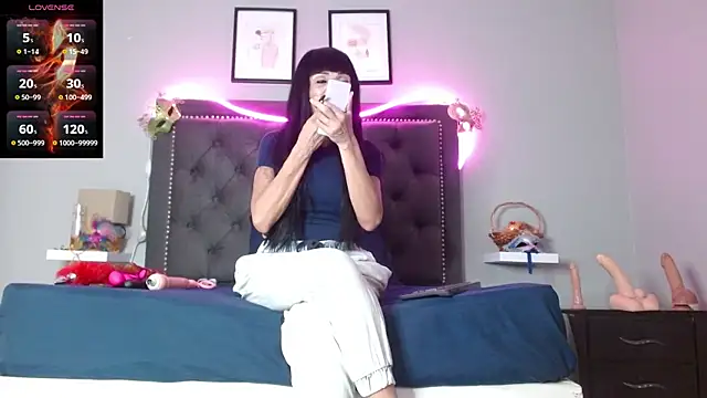 Snapshot of CharlotteLemke chatting on 11/14/25, 12:42 CharlotteLemke online show from 11/14/25, 12:42