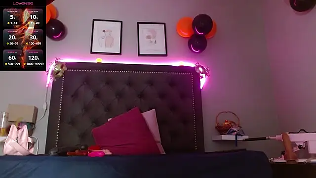 Snapshot of CharlotteLemke chatting on 10/31/25, 01:41 CharlotteLemke online show from 10/31/25, 01:41