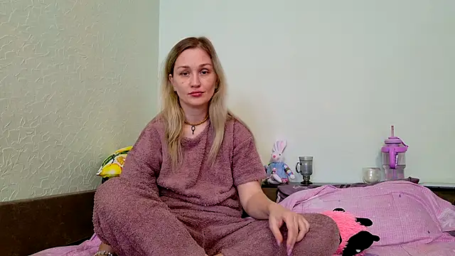 ModelEva online show from 03/27/26, 11:33