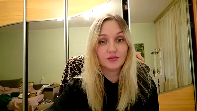 ModelEva online show from 04/23/26, 01:35