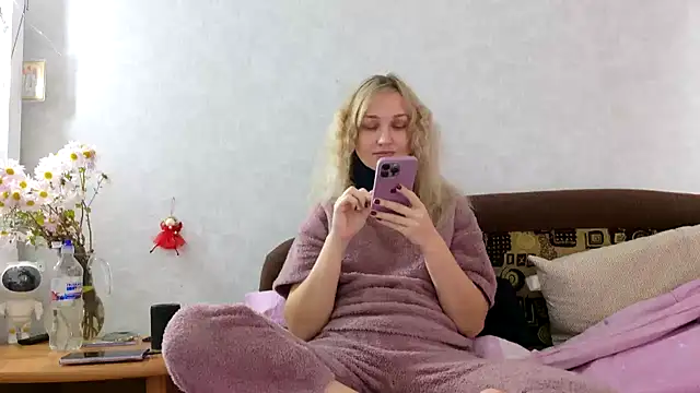 ModelEva online show from 10/29/25, 10:58