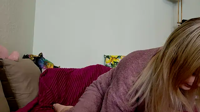 ModelEva online show from 11/18/25, 10:40