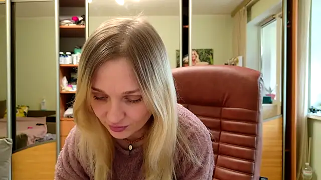 ModelEva online show from 04/19/26, 10:16
