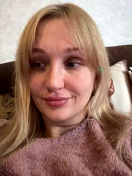 ModelEva online show from 10/01/25, 09:03