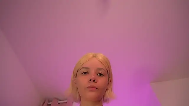 bella adams  online show from 12/19/25, 04:16