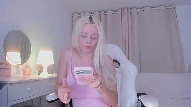 bella adams  online show from 10/11/25, 11:28