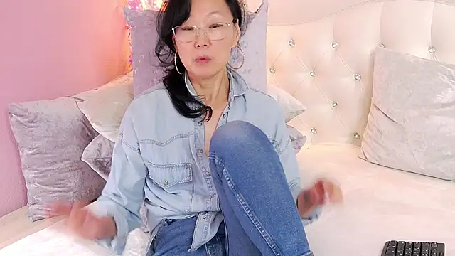 Asian legs online show from 05/04/26, 10:18