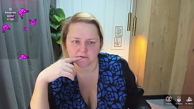 Snapshot of ScarlettSoft chatting on 10/21/25, 05:29 ScarlettSoft online show from 10/21/25, 05:29