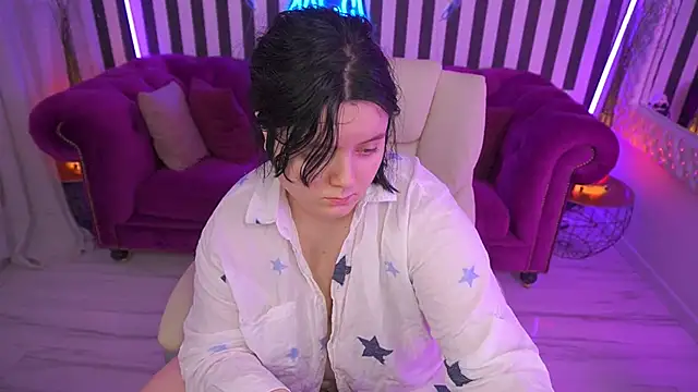 Snapshot of LittleShyy chatting on 06/18/26, 12:54 LittleShyy online show from 06/18/26, 12:54