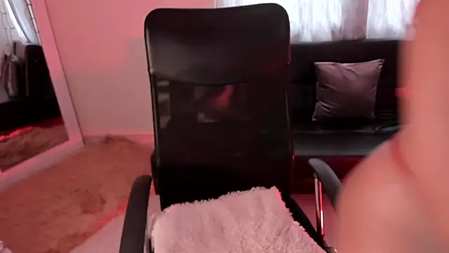 Snapshot of PaulinaBelushi chatting on 01/16/25, 07:10 PaulinaBelushi online show from 01/16/25, 07:10