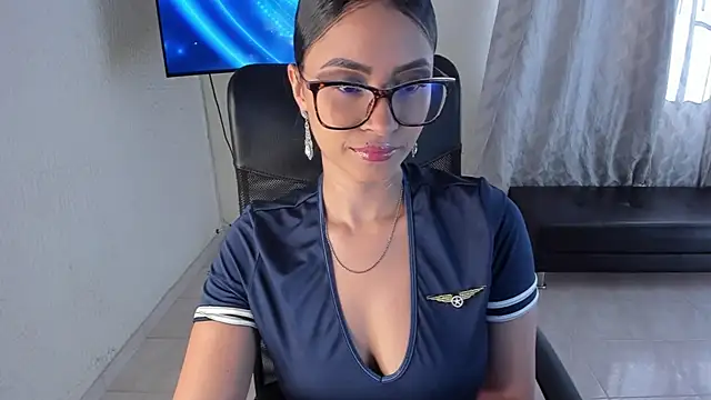 Snapshot of PaulinaBelushi chatting on 06/18/26, 08:36 PaulinaBelushi online show from 06/18/26, 08:36