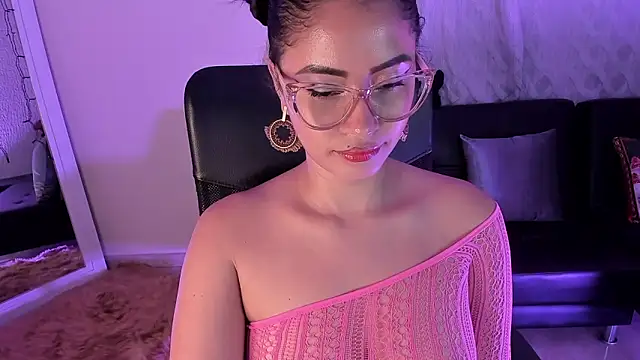 Snapshot of PaulinaBelushi chatting on 12/21/24, 01:15 PaulinaBelushi online show from 12/21/24, 01:15