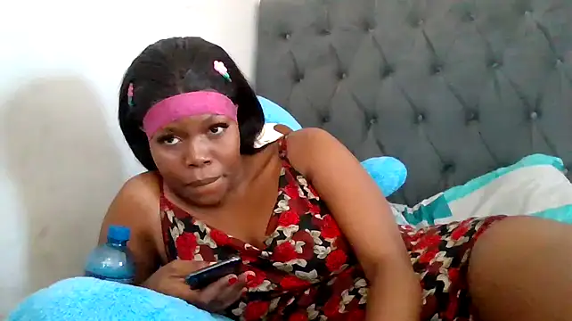 Snapshot of cherryontopy chatting on 02/10/25, 01:01 cherryontopy online show from 02/10/25, 01:01