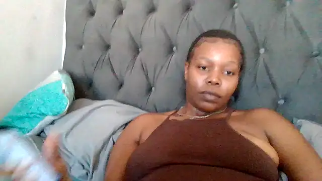 Snapshot of cherryontopy chatting on 03/18/25, 01:44 cherryontopy online show from 03/18/25, 01:44