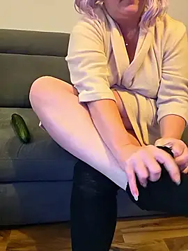 germanwoman01 online show from 09/14/25, 10:59