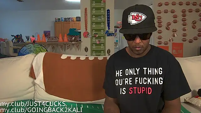 Snapshot of boomboomr00m chatting on 10/07/25, 12:22 boomboomr00m online show from 10/07/25, 12:22