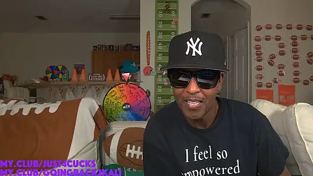 Snapshot of boomboomr00m chatting on 10/10/25, 12:22 boomboomr00m online show from 10/10/25, 12:22