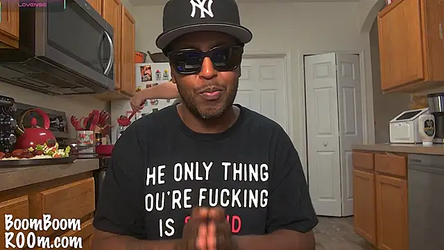 Snapshot of boomboomr00m chatting on 03/18/25, 01:24 boomboomr00m online show from 03/18/25, 01:24