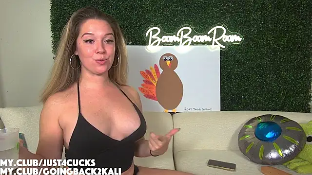 Snapshot of boomboomr00m chatting on 11/14/25, 02:04 boomboomr00m online show from 11/14/25, 02:04