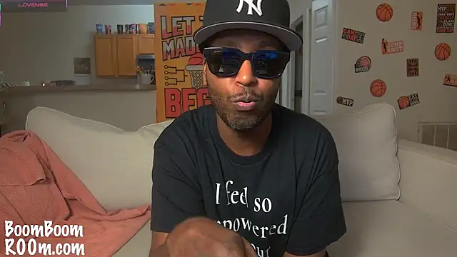 Snapshot of boomboomr00m chatting on 03/21/25, 12:40 boomboomr00m online show from 03/21/25, 12:40