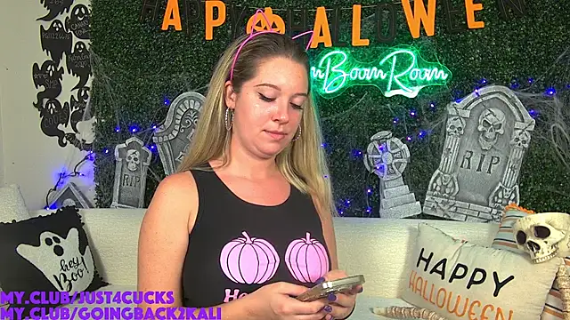 Snapshot of boomboomr00m chatting on 10/09/25, 01:28 boomboomr00m online show from 10/09/25, 01:28