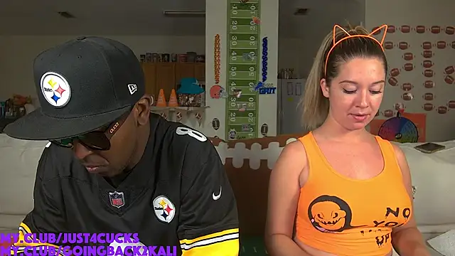 Snapshot of boomboomr00m chatting on 10/17/25, 12:36 boomboomr00m online show from 10/17/25, 12:36