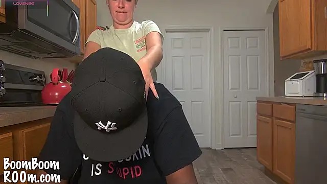 Snapshot of boomboomr00m chatting on 03/17/25, 12:42 boomboomr00m online show from 03/17/25, 12:42