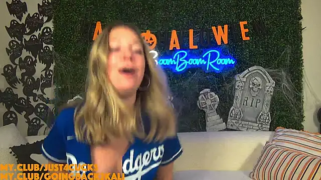 Snapshot of boomboomr00m chatting on 11/02/25, 04:39 boomboomr00m online show from 11/02/25, 04:39