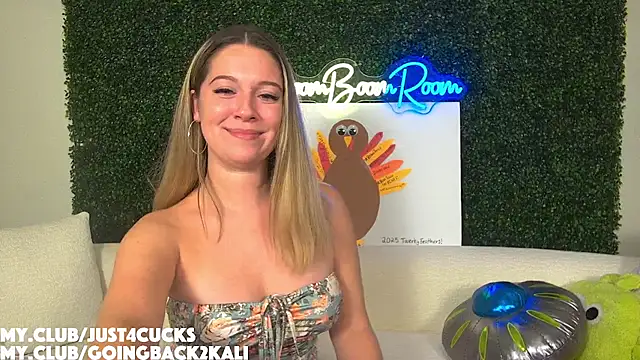 Snapshot of boomboomr00m chatting on 11/15/25, 02:15 boomboomr00m online show from 11/15/25, 02:15